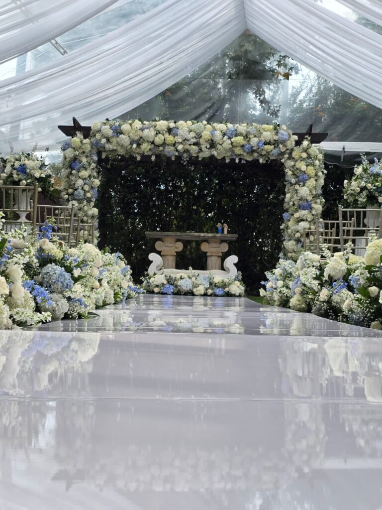 camino ceremonia blanco